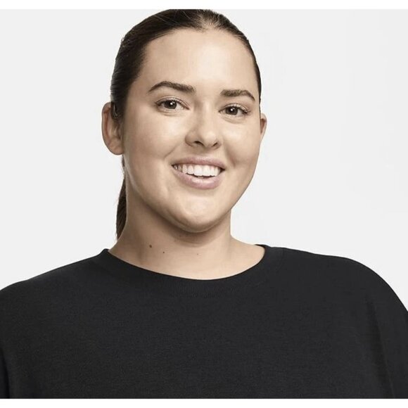 Nike One Relaxed Women's Dri-FIT Short-Sleeve Top, Black, Plus Size-3X - Picture 3 of 7